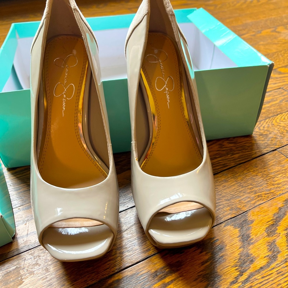 Jessica Simpson platform, open toe, taupe/nude shoe.